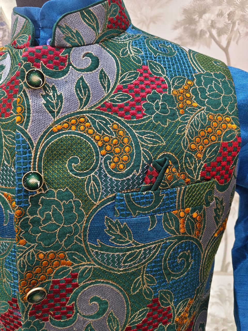 Atune Silk Embroidery Kurta Set | Waak